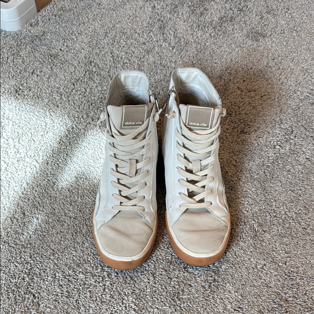 Dolce Vita Cream Sneakers with Rubber Sole and Minimalist Design